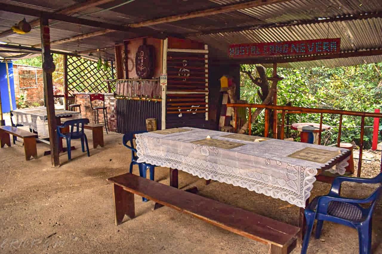 Hostal Cano Nevera La Macarena Exterior photo