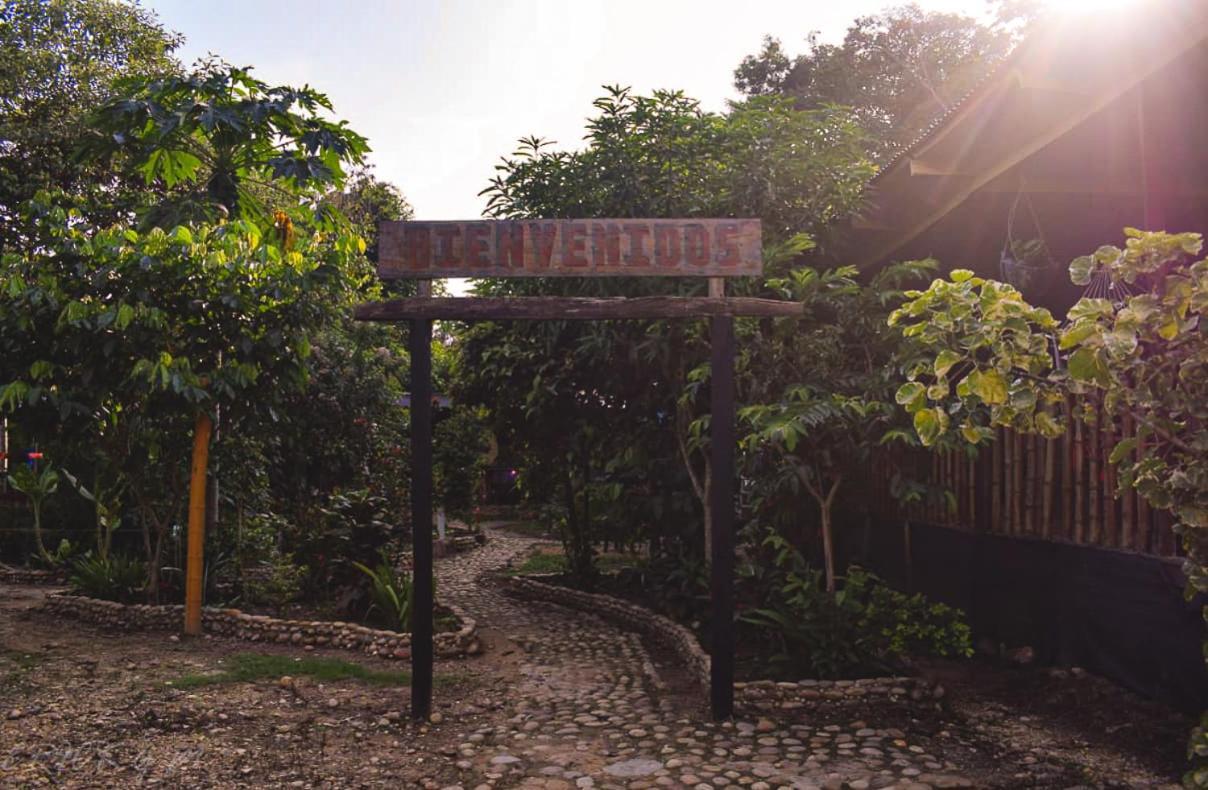 Hostal Cano Nevera La Macarena Exterior photo