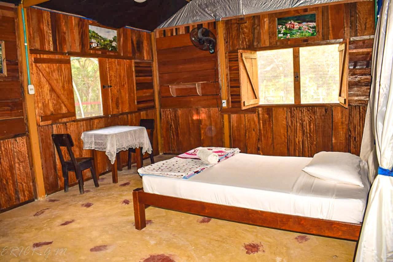 Hostal Cano Nevera La Macarena Exterior photo