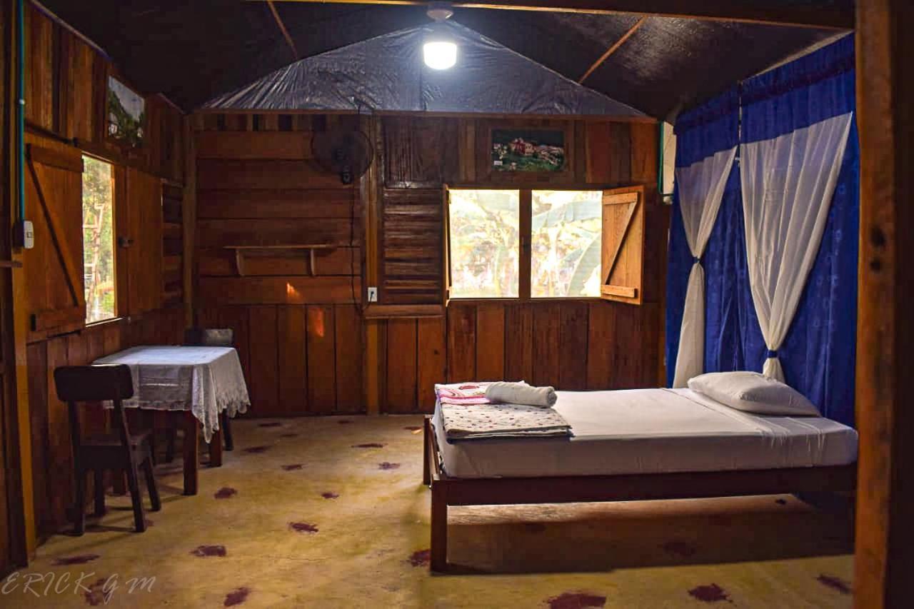 Hostal Cano Nevera La Macarena Exterior photo