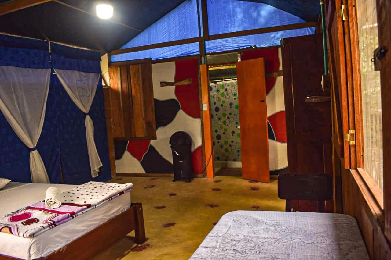 Hostal Cano Nevera La Macarena Exterior photo