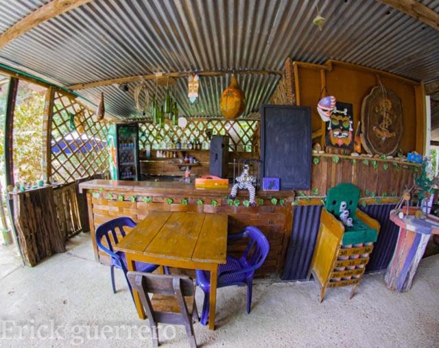 Hostal Cano Nevera La Macarena Exterior photo