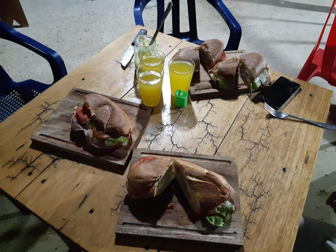 Hostal Cano Nevera La Macarena Exterior photo